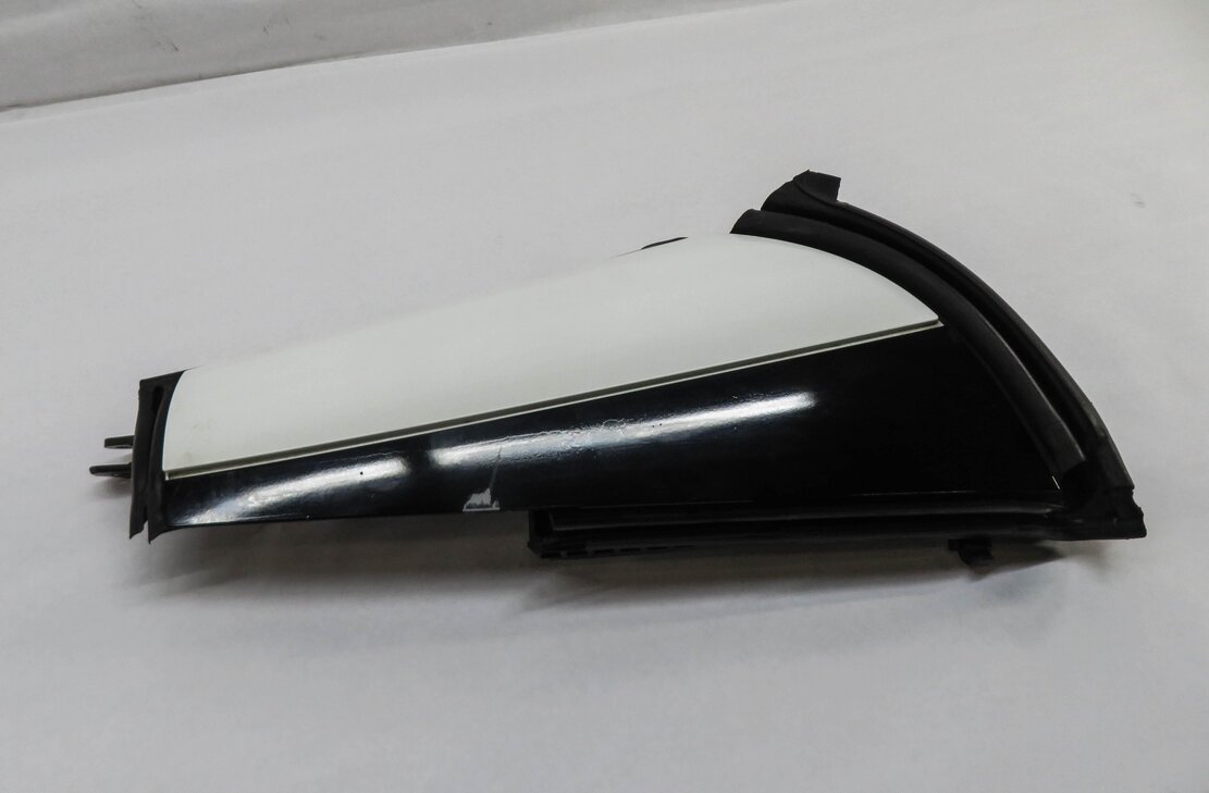 Thumbnail 2: 2016 MERCEDES SLK300 (R172) RIGHT PASSENGER C-PILLAR TRIM MOULDING (POLAR WHITE)