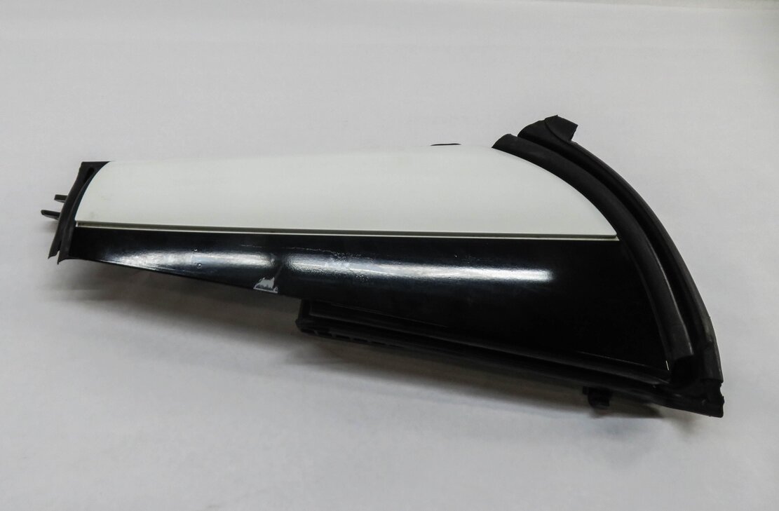 Thumbnail 3: 2016 MERCEDES SLK300 (R172) RIGHT PASSENGER C-PILLAR TRIM MOULDING (POLAR WHITE)