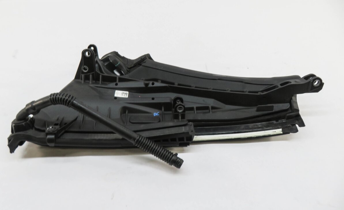 Thumbnail 4: 2016 MERCEDES SLK300 (R172) RIGHT PASSENGER C-PILLAR TRIM MOULDING (POLAR WHITE)