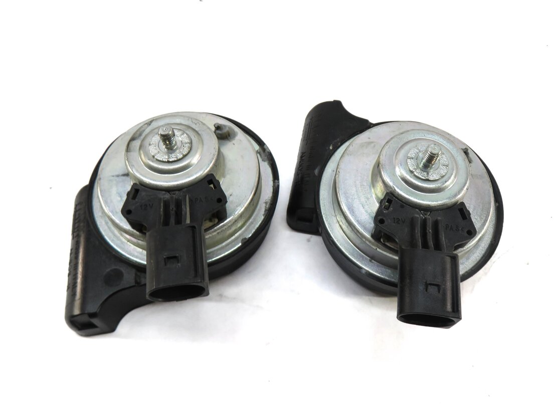 Thumbnail 3: 2013-2016 AUDI A3 (8V) HIGH & LOW TONE NOTE SIGNAL SAFETY HORN SET