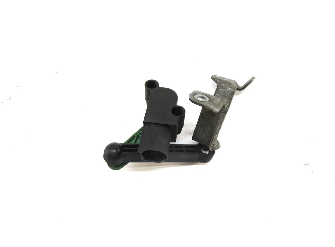 Thumbnail 2: 2015 AUDI A3 (8V) LEFT DRIVER REAR SUSPENSION HEIGHT LEVEL SENSOR