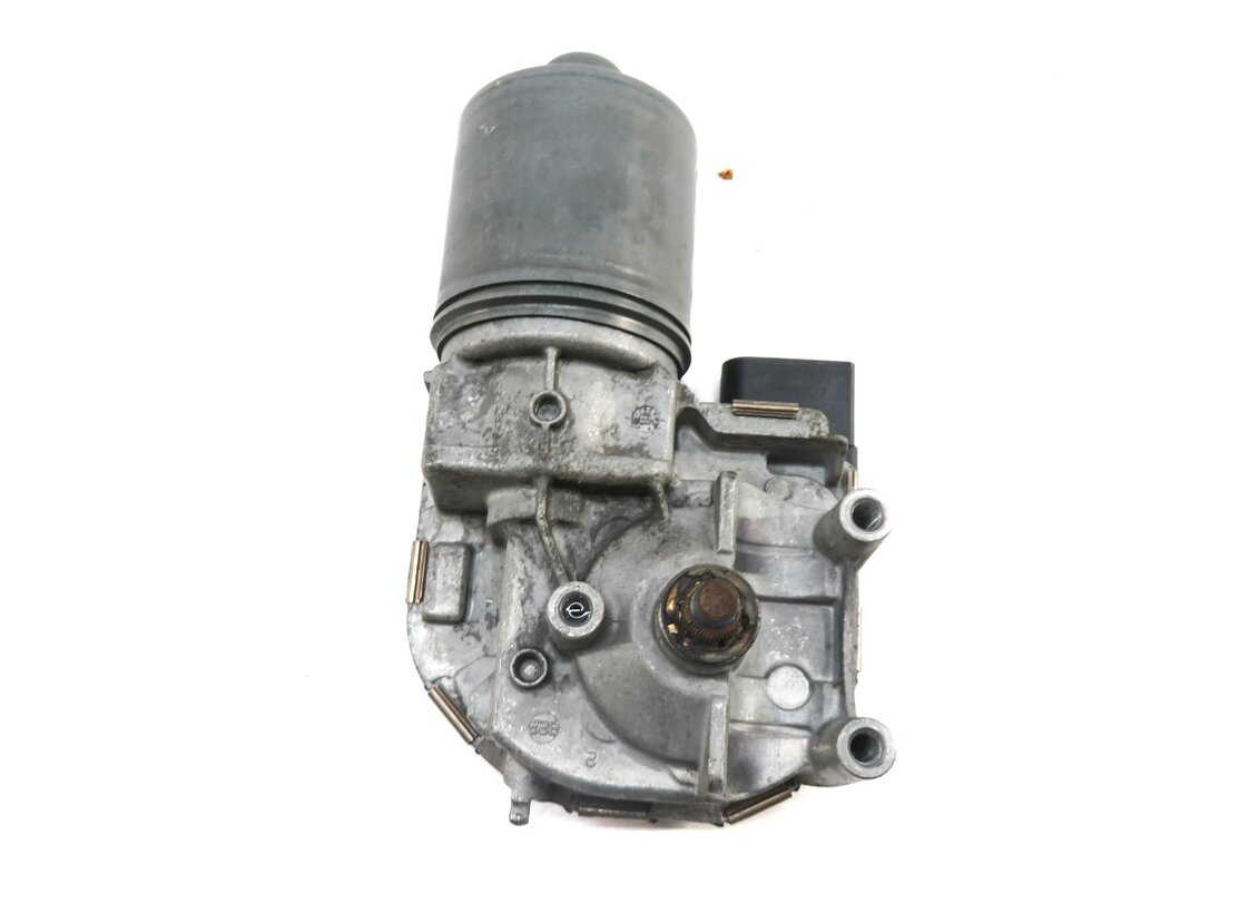 Thumbnail 3: 2015-2018 AUDI A3 S3 RS3 (8V) SEDAN / CONVERTIBLE - FRONT WINDSHIELD WIPER MOTOR