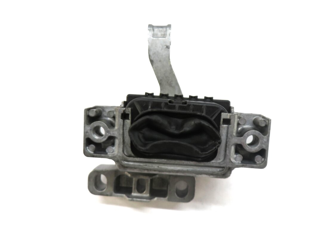 Thumbnail 2: 2015 AUDI A3 (8V) 1.8L CNSB TURBO ENGINE RIGHT MOTOR MOUNT BRACKET