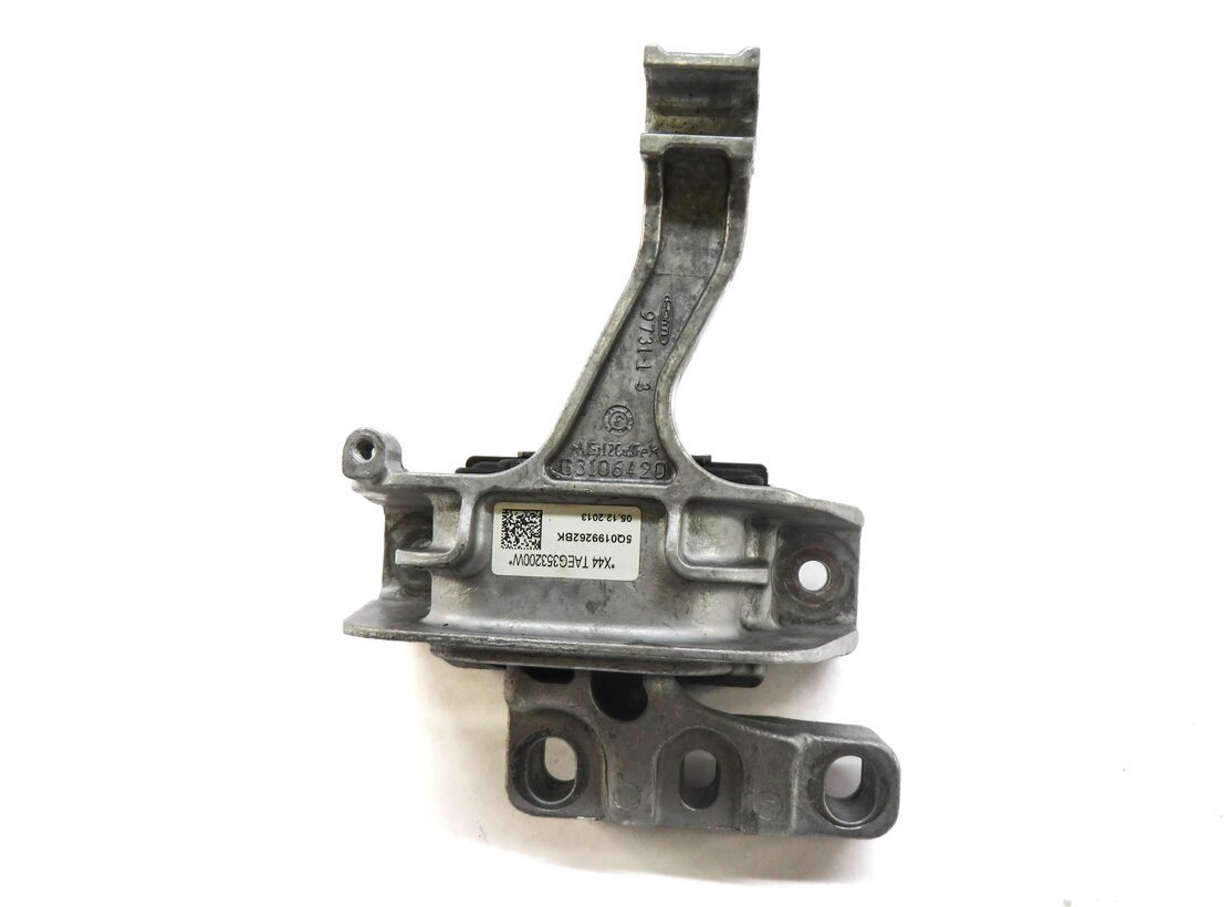 Thumbnail 4: 2015 AUDI A3 (8V) 1.8L CNSB TURBO ENGINE RIGHT MOTOR MOUNT BRACKET