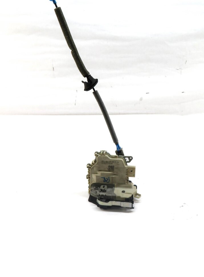 Thumbnail 2: 10-18 AUDI A3 A4 A8 Q3 Q5 S3 S4 SQ5 S8 (B8 D4 4H 8K 8R 8V) RIGHT REAR DOOR LATCH