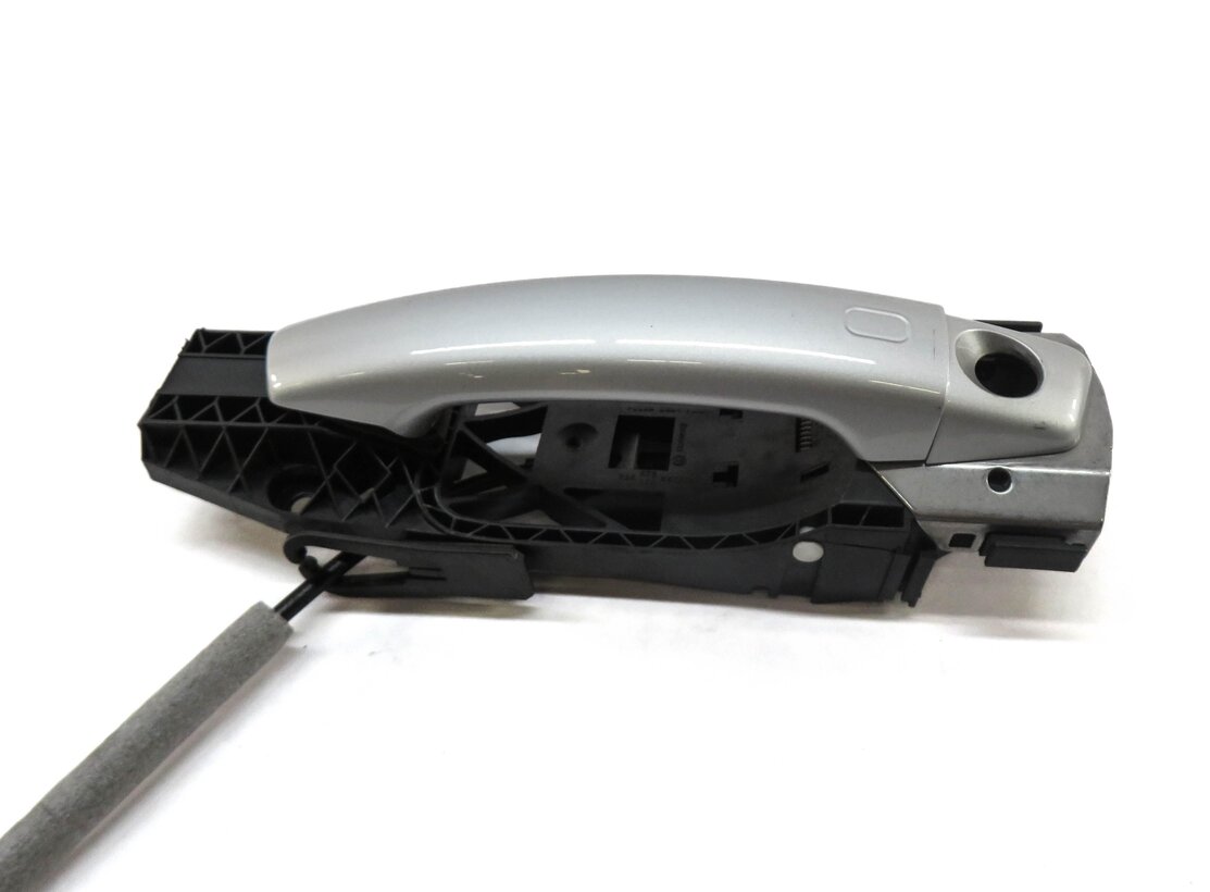 Thumbnail 3: 2015-2018 AUDI TT (MK3) LEFT FRONT DRIVER EXTERIOR DOOR HANDLE (ICE SILVER P5)