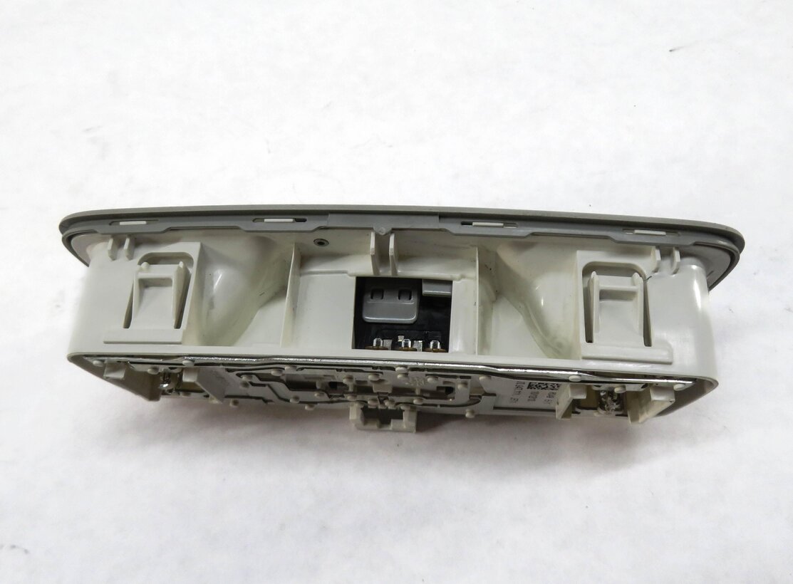 Thumbnail 4: 2015 AUDI A3 (8V) REAR DOMELIGHT READING COURTESY DOME LIGHT LAMP (GRAY)