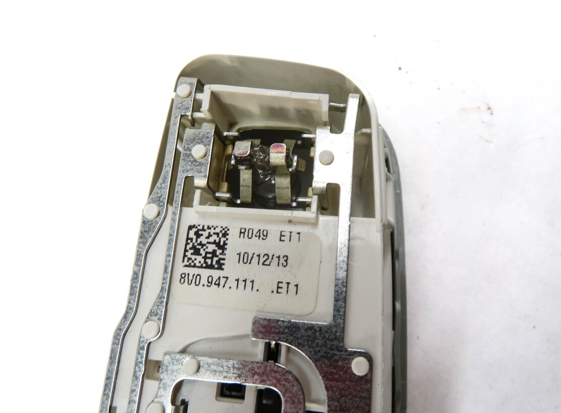 Thumbnail 6: 2015 AUDI A3 (8V) REAR DOMELIGHT READING COURTESY DOME LIGHT LAMP (GRAY)