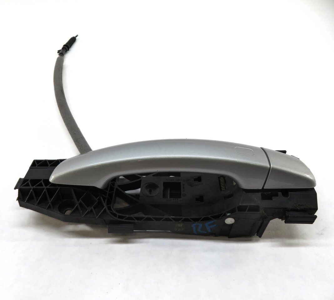 Thumbnail 2: 2016-2017 AUDI TT (MK3) RIGHT FRONT PASSENGER DOOR HANDLE (ICE SILVER P5)