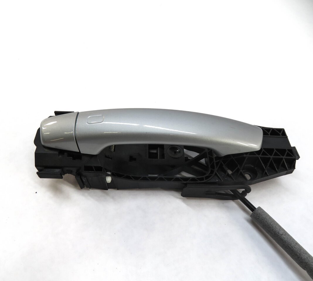 Thumbnail 3: 2016-2017 AUDI TT (MK3) RIGHT FRONT PASSENGER DOOR HANDLE (ICE SILVER P5)