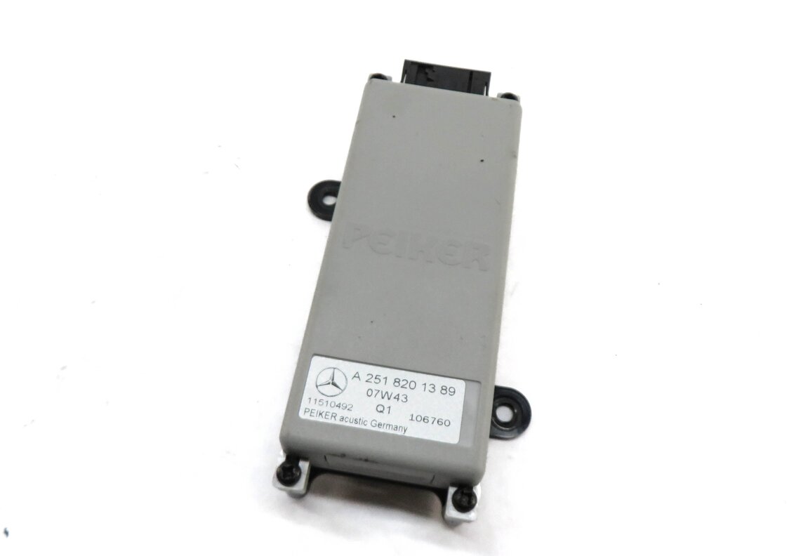 Thumbnail 1: 08-09 MERCEDES GL320 GL450 GL550 ML320 ML350 (X164 W164) RADIO ANTENNA AMPLIFIER