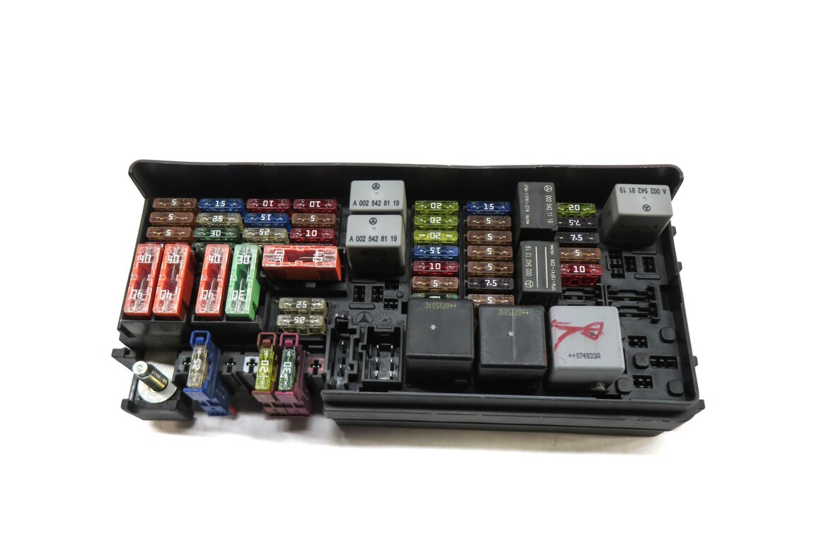 Thumbnail 2: 2008 MERCEDES GL450 (X164) REAR POWER DISTRIBUTION FUSE BOX
