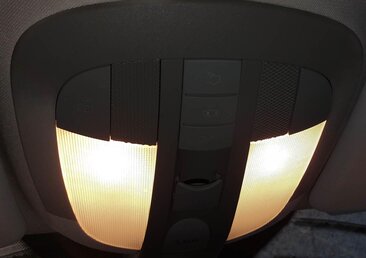 Thumbnail 2: 2008 MERCEDES GL450 (X164) FRONT DOMELIGHT MAP READING DOME LIGHT LAMP (GRAY)