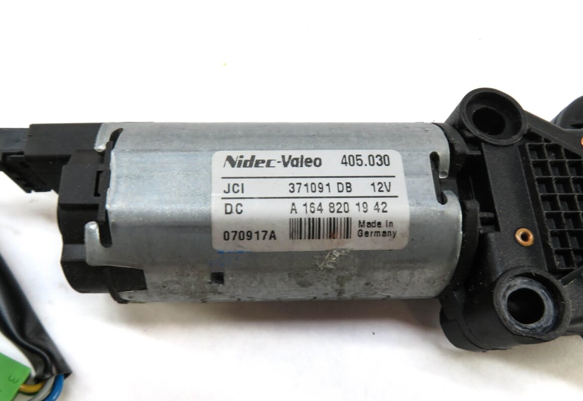 Thumbnail 4: 2008 MERCEDES GL450 (X164) REAR 3rd THIRD ROW SEAT ADJUSTMENT MOTOR SET