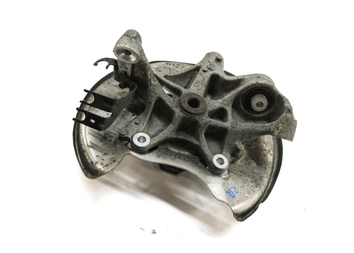 2017-2020 AUDI A4 (B9 8W) FWD - RIGHT PASSENGER REAR SPINDLE KNUCKLE WHEEL HUB