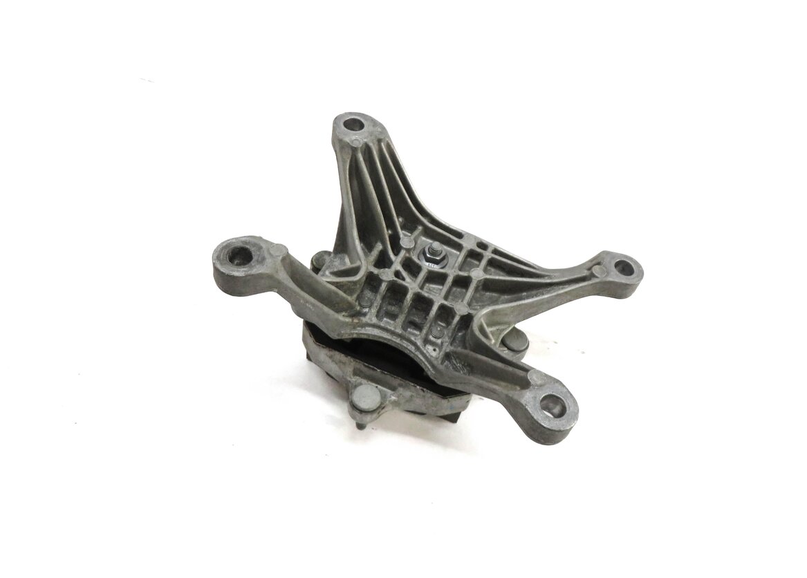 Thumbnail 2: 2017 AUDI A4 (B9 8W) 2.0L CYMC ENGINE TRANSMISSION MOUNT BRACKET