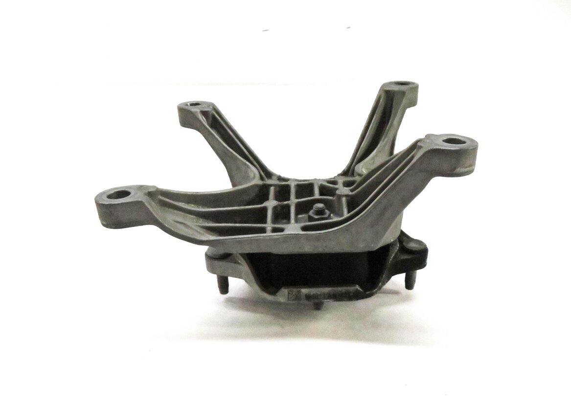 Thumbnail 3: 2017 AUDI A4 (B9 8W) 2.0L CYMC ENGINE TRANSMISSION MOUNT BRACKET