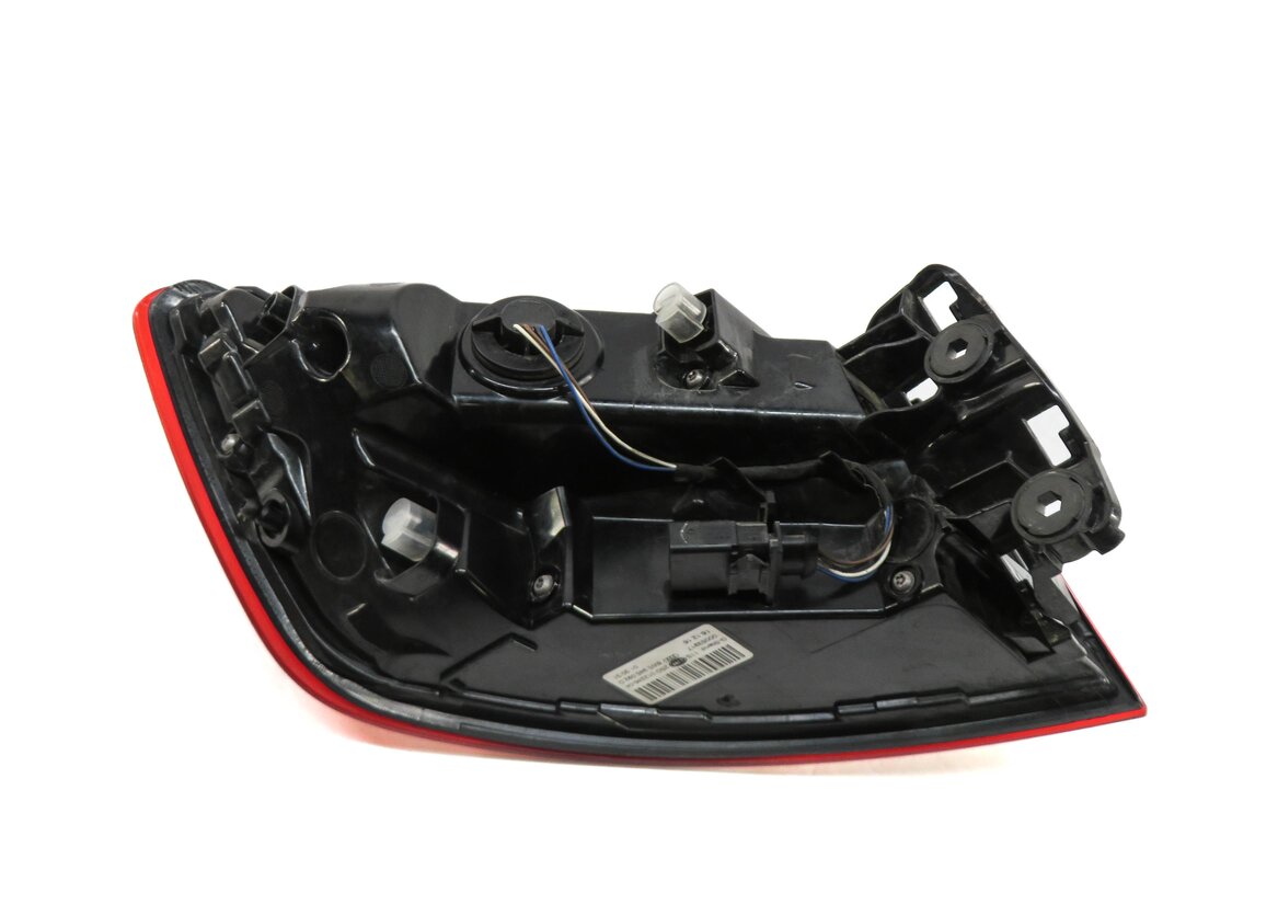 Thumbnail 4: 2017-2019 AUDI A4 (B9 8W) RIGHT PASSENGER OUTER LED TAILLIGHT BRAKE LIGHT LAMP