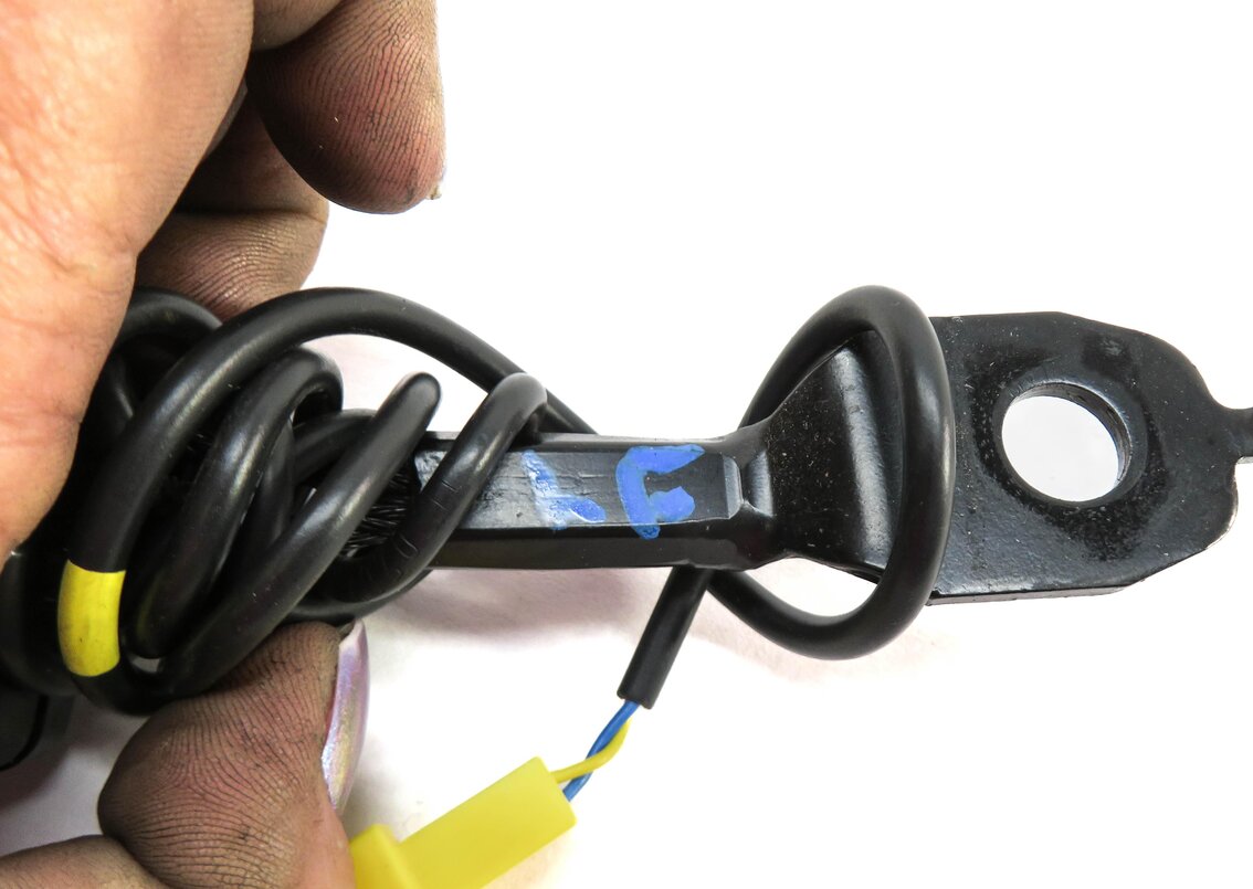 Thumbnail 4: 10-17 MERCEDES C E (A207 C204 C207) COUPE CONVERTIBLE DRIVER SEATBELT RECEIVER