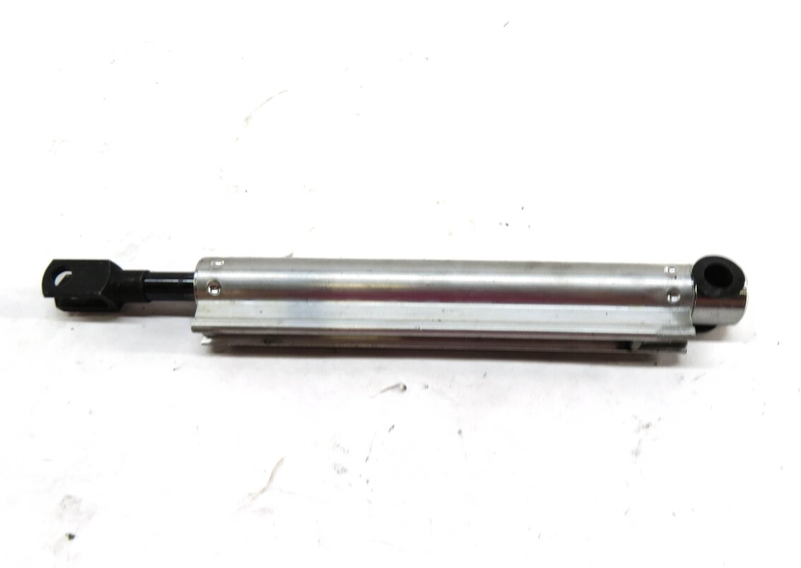 Thumbnail 3: 2014 MERCEDES E350 CONVERTIBLE (A207) RIGHT FRONT CONVERTIBLE TOP HYDRAULIC RAM
