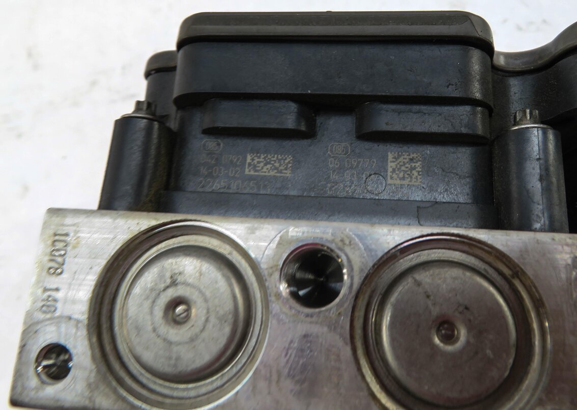 Thumbnail 5: 2014 MERCEDES E250 E300 E350 E550 (A207 C207 W207 W212) ABS BRAKE PUMP w/ MODULE