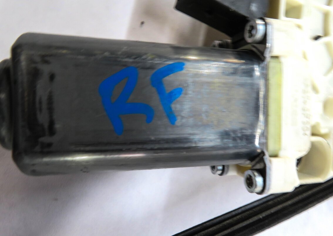Thumbnail 4: 10-17 E CLASS COUPE CONV. W207 FRONT RIGHT PASSENGER WINDOW REGULATOR w/ MOTOR