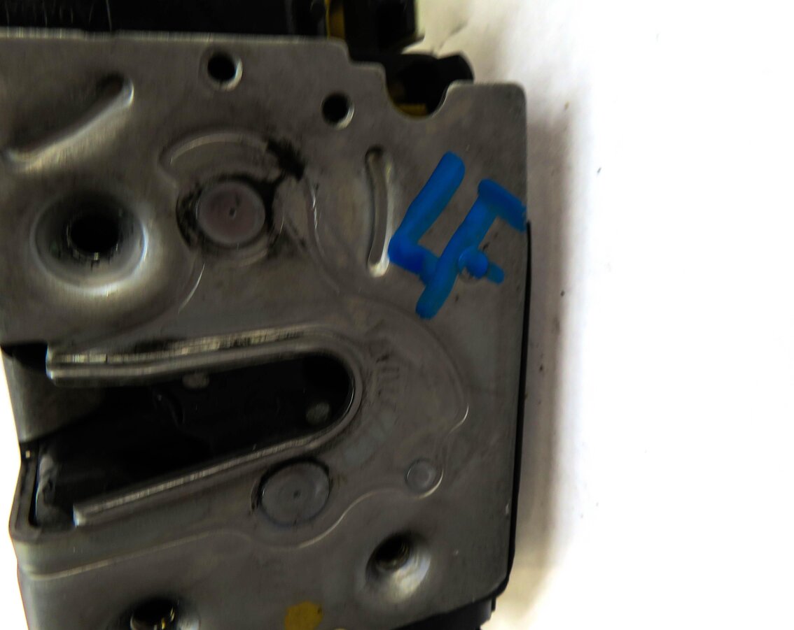 Thumbnail 5: 10-20 MERCEDES C E GLK SL CLS SLK CLASS (W204 W212 W218) LEFT FRONT DOOR LATCH