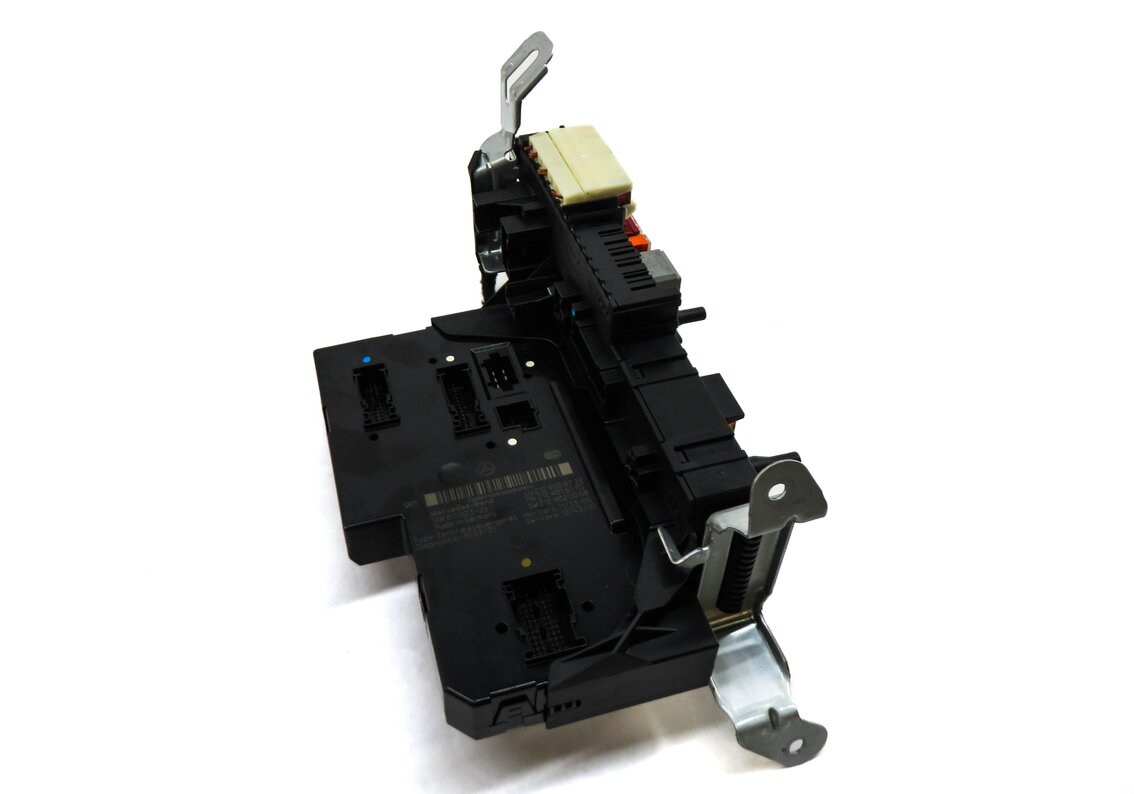 2014-2016 MERCEDES E CLS (C218 W212) REAR SIGNAL ACQUISITION CONTROL MODULE SAM