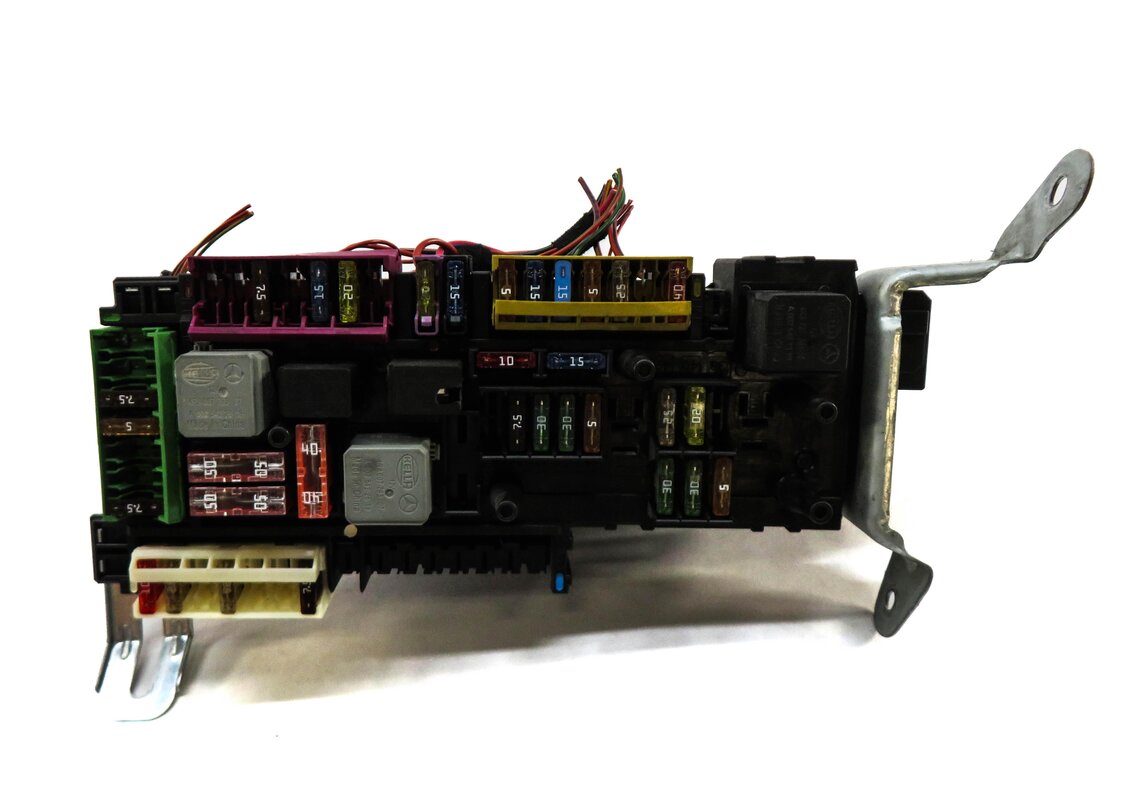 Thumbnail 4: 2014-2016 MERCEDES E CLS (C218 W212) REAR SIGNAL ACQUISITION CONTROL MODULE SAM