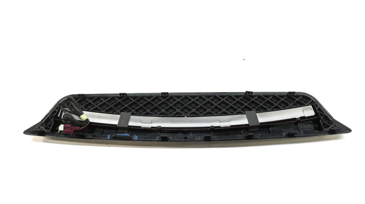 Thumbnail 4: 2014 MERCEDES E350 (W212) REAR 3rd THIRD BRAKE LIGHT STOP SIGNAL LAMP w/ TRIM