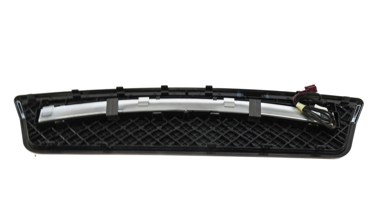Thumbnail 5: 2014 MERCEDES E350 (W212) REAR 3rd THIRD BRAKE LIGHT STOP SIGNAL LAMP w/ TRIM