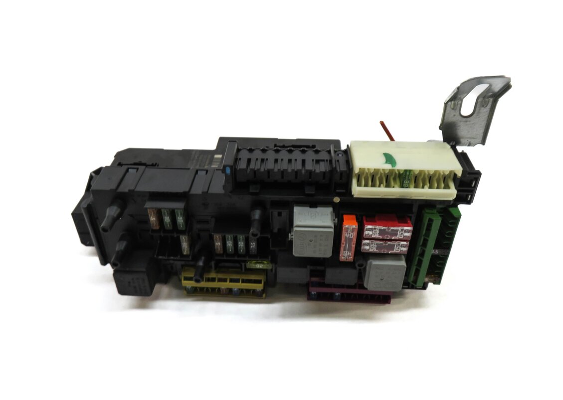 Thumbnail 3: 2012 MERCEDES C250 (W204) REAR SIGNAL ACQUISITION CONTROL MODULE FUSE BOX SAM