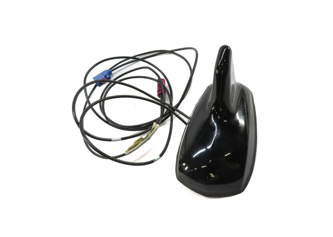 Thumbnail 2: 2008-2012 MB C350 C300 C63 C250 (W204) RADIO STEREO SHARK FIN ANTENNA (BLACK)