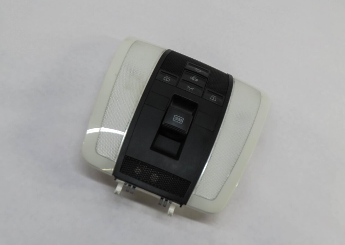 Thumbnail 1: 2012 MERCEDES C250 (W204) DOMELIGHT MAP READING COURTESY DOME LIGHT LAMP (BLACK)