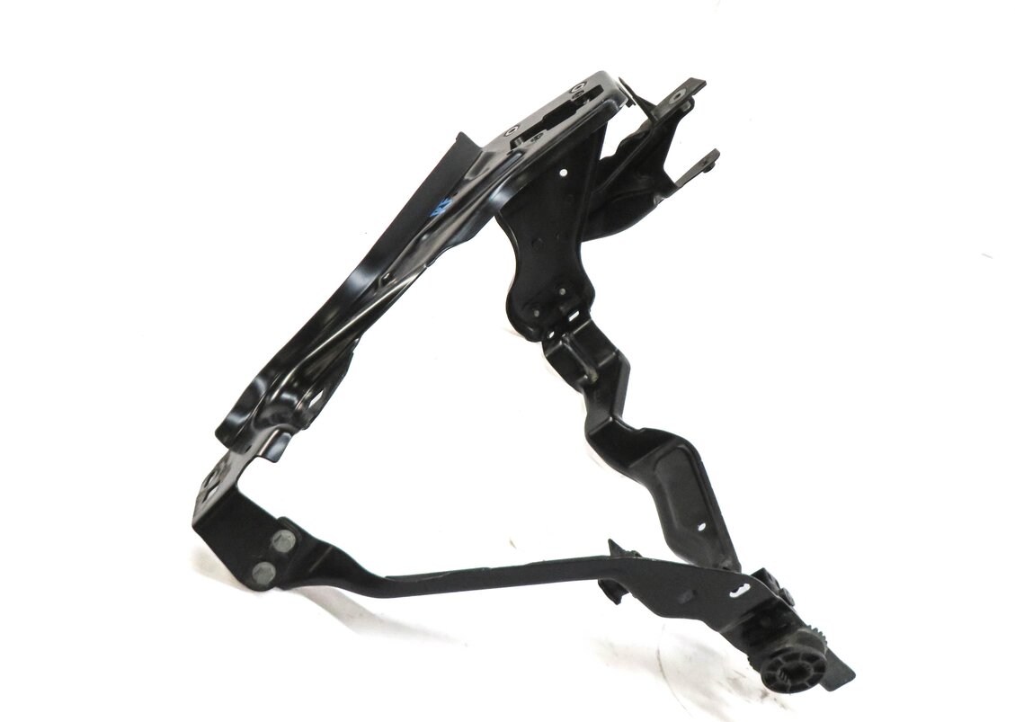 2012 MERCEDES C250 (W204) RIGHT FRONT PASSENGER HEADLIGHT MOUNT BRACKET