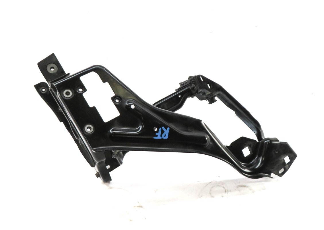 Thumbnail 3: 2012 MERCEDES C250 (W204) RIGHT FRONT PASSENGER HEADLIGHT MOUNT BRACKET