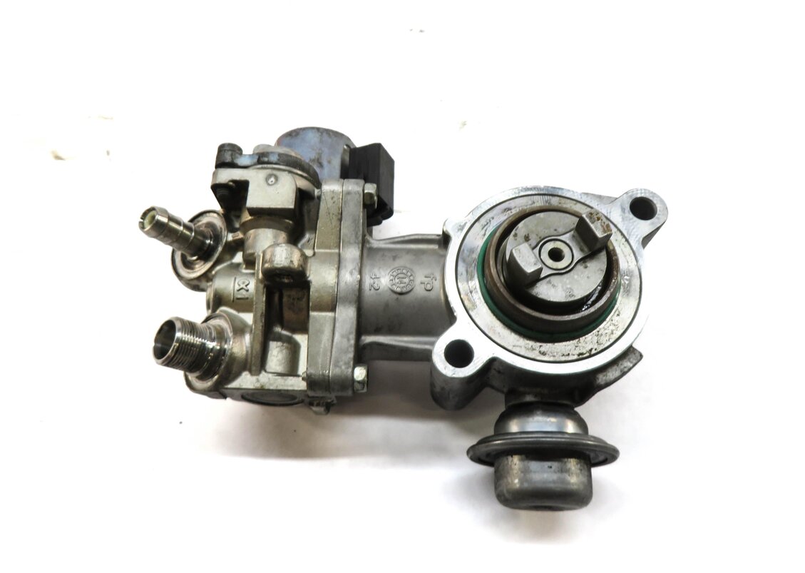 Thumbnail 2: 12-15 MERCEDES C250 SLK250 (R172 W204) 1.8L TURBO ENGINE HIGH PRESSURE FUEL PUMP
