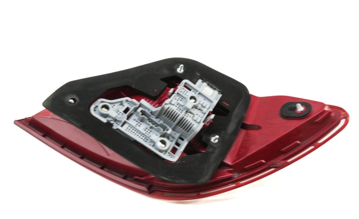 Thumbnail 4: 2012-2015 MERCEDES C-CLASS (W204) LEFT DRIVER REAR TAILLIGHT BRAKE LIGHT LAMP
