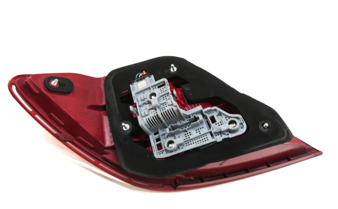 Thumbnail 4: 12-15 MERCEDES C250 C300 C350 (W204) RIGHT PASSENGER TAILLIGHT BRAKE LIGHT LAMP