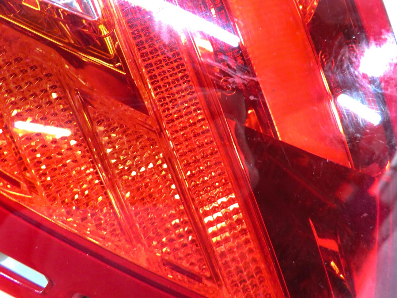 Thumbnail 6: 12-15 MERCEDES C250 C300 C350 (W204) RIGHT PASSENGER TAILLIGHT BRAKE LIGHT LAMP