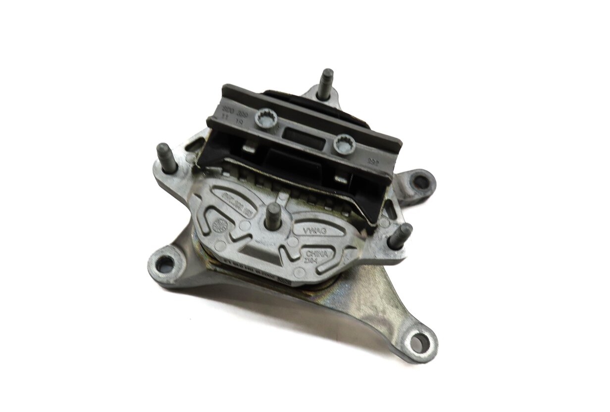 Thumbnail 1: 2020 AUDI Q5 (FY 80A) 2.0L TURBO ENGINE TRANSMISSION SUPPORT MOUNT BRACKET