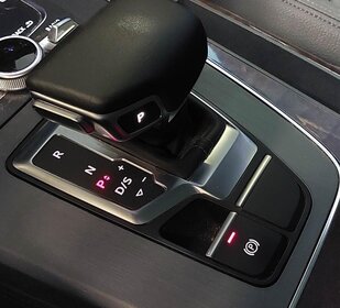 Thumbnail 2: 2020 AUDI Q5 (FY 80A) TRANSMISSION GEAR SHIFTER INDICATOR TRIM w/ BRAKE SWITCH