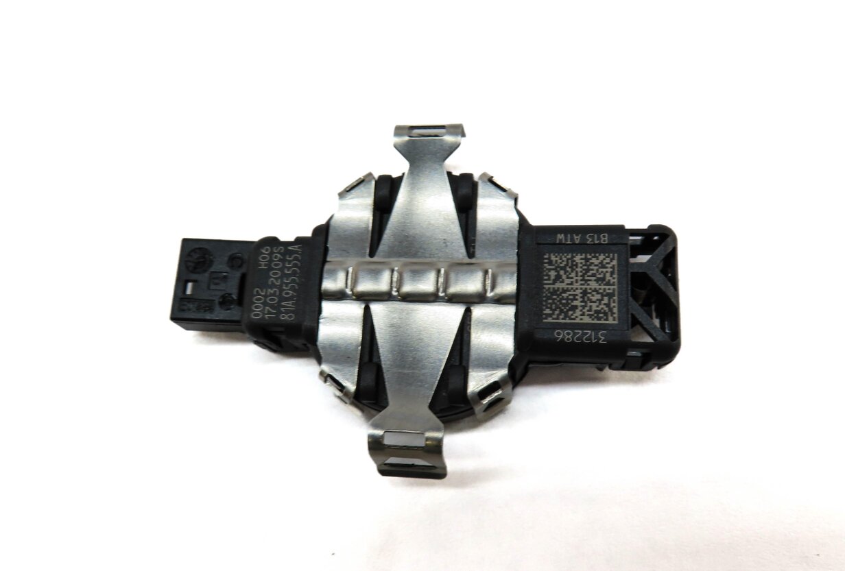 Thumbnail 3: 2020 AUDI Q5 (FY 80A) FRONT WINDSHIELD WATER RAIN LIGHT SOLAR SENSOR RLS