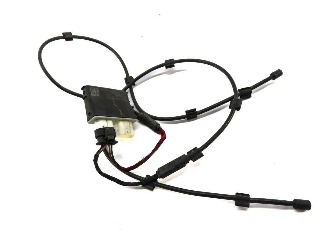 Thumbnail 1: 2020 AUDI Q5 (FY 80A) REAR TRUNK SMART OPENER MODULE KICK PLATE w/ ANTENNAS