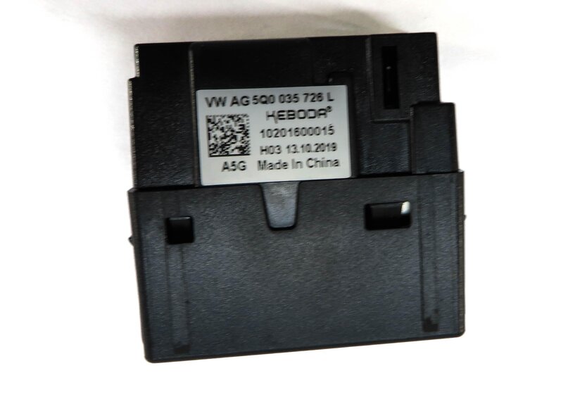 Thumbnail 3: 2020 AUDI Q5 (FY 80A) REAR CENTER CONSOLE USB CHARGING PORT INTERFACE