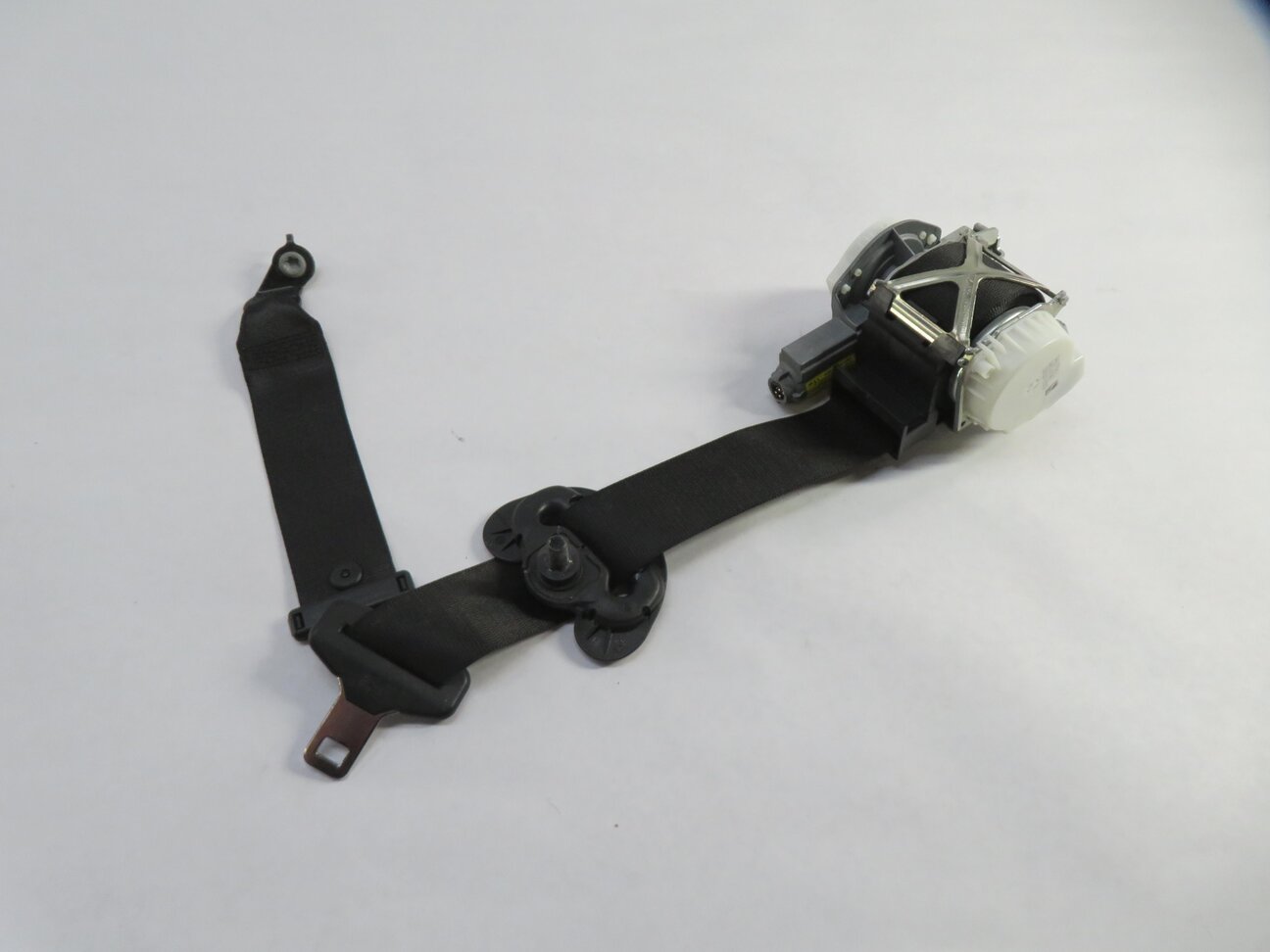 Thumbnail 2: 14-19 BMW 320i 328i 330i 335i (F30 F31) RIGHT FRONT SEATBELT RETRACTOR (BLACK)