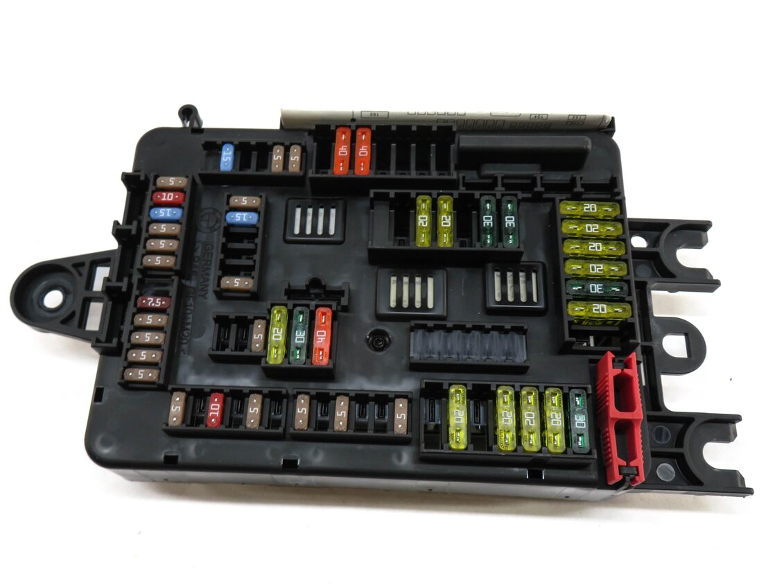 Thumbnail 2: 2014 BMW 328i (F30) DIESEL - REAR POWER JUNCTION RELAY FUSE BOX