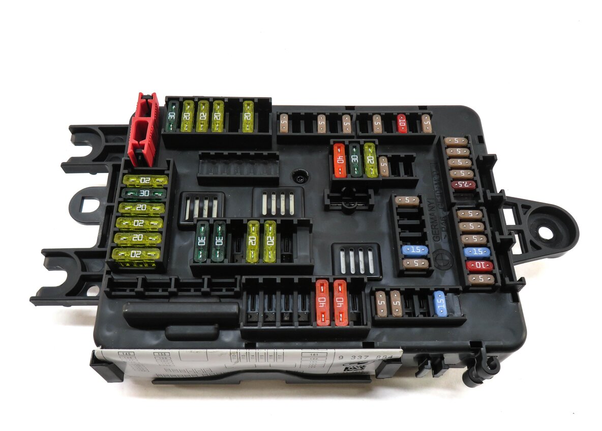 Thumbnail 4: 2014 BMW 328i (F30) DIESEL - REAR POWER JUNCTION RELAY FUSE BOX