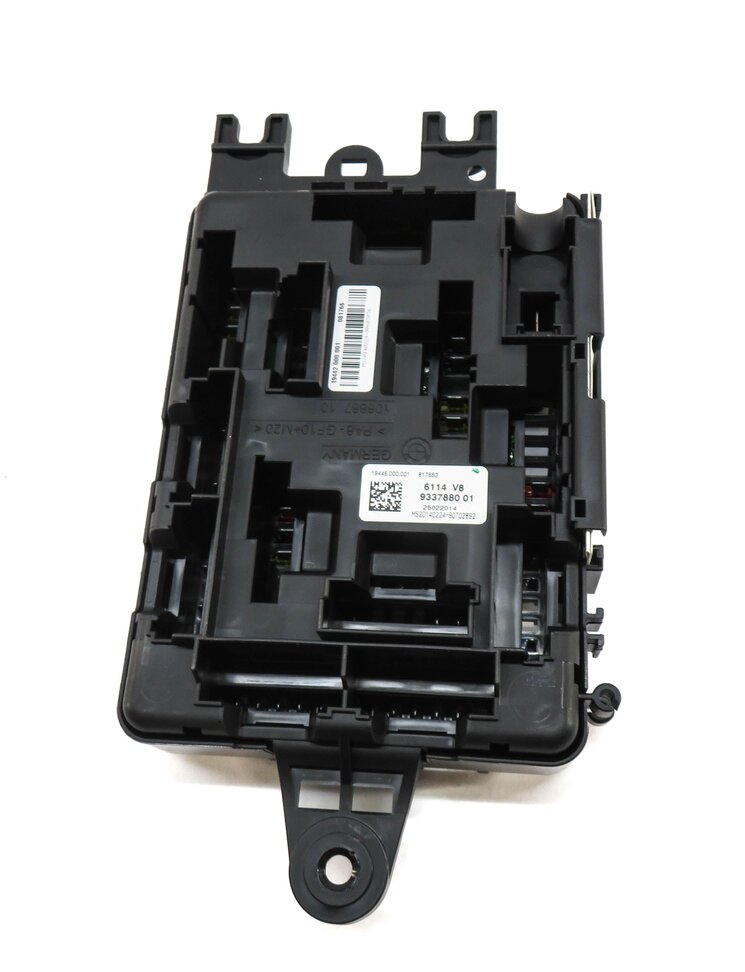 Thumbnail 5: 2014 BMW 328i (F30) DIESEL - REAR POWER JUNCTION RELAY FUSE BOX