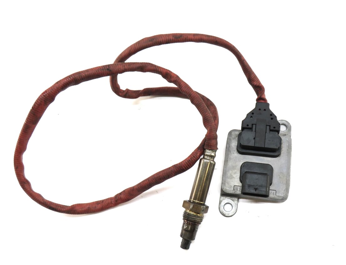 Thumbnail 2: 2014 BMW 328i (F30) 2.0L N47T DIESEL NITROGEN OXIDE NOX SENSOR PROBE MODULE